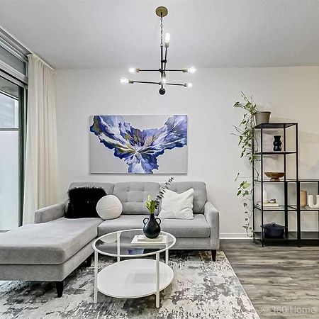 Prime Location - Stunning 2-Bdrm Condo تورونتو المظهر الخارجي الصورة