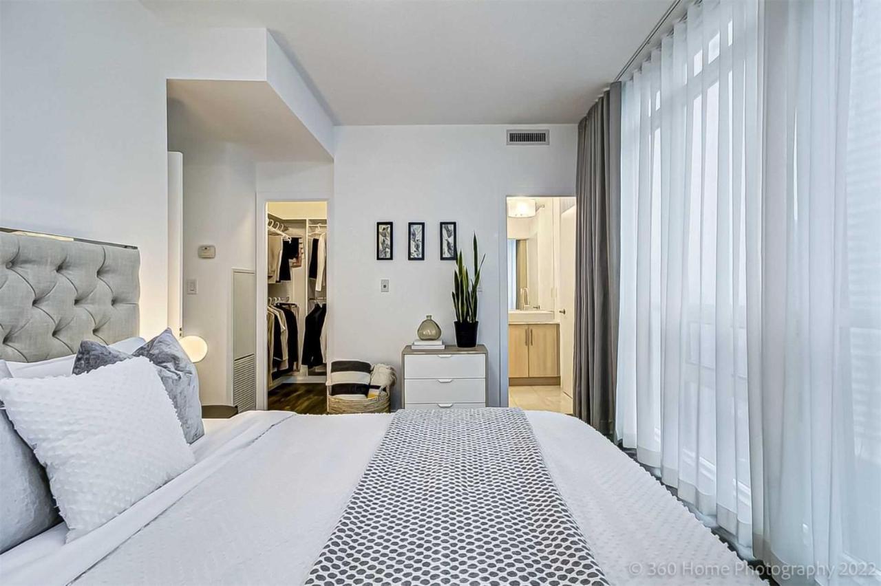 Prime Location - Stunning 2-Bdrm Condo تورونتو المظهر الخارجي الصورة